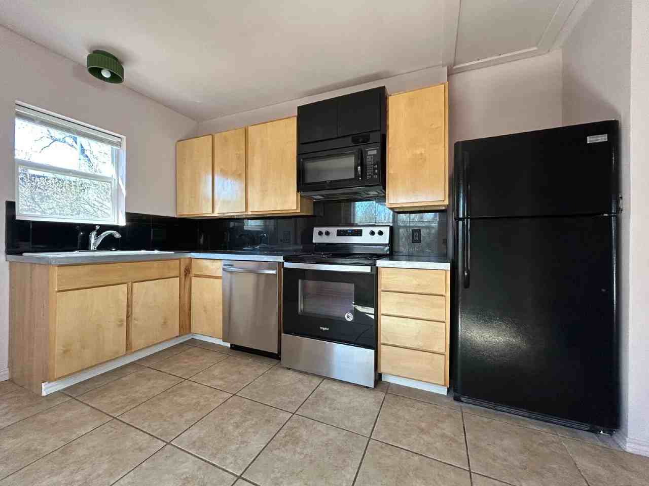 3118 37th St - Photo 5 of 15