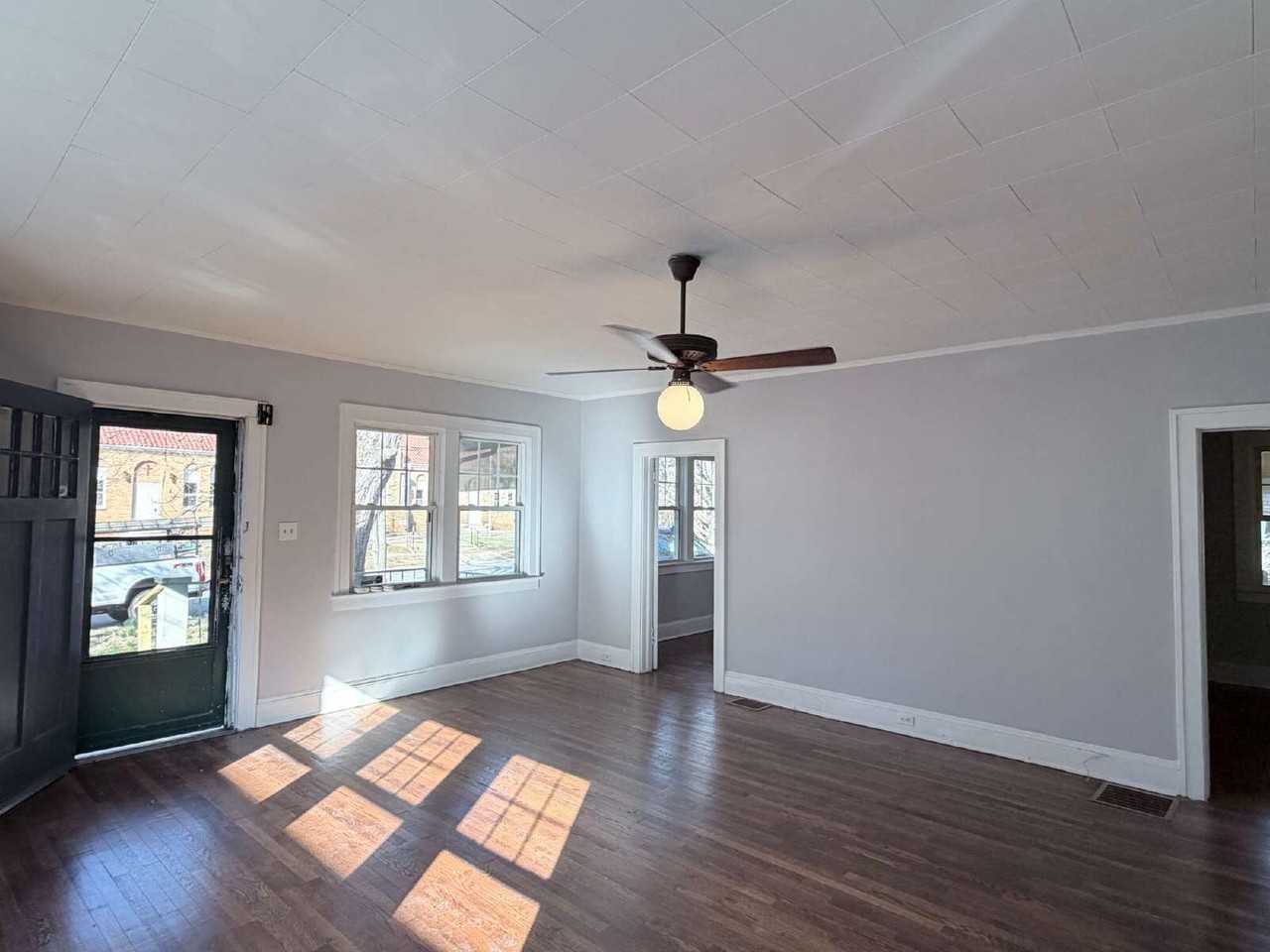 25 Walton St - Photo 5 of 25