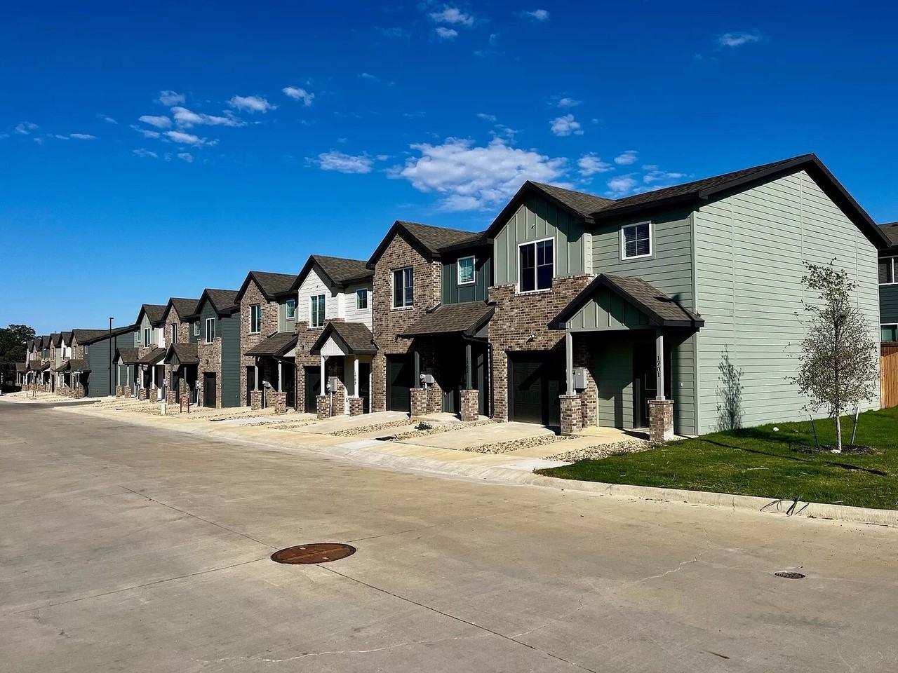 603 Briarwood Dr - Photo 2 of 10