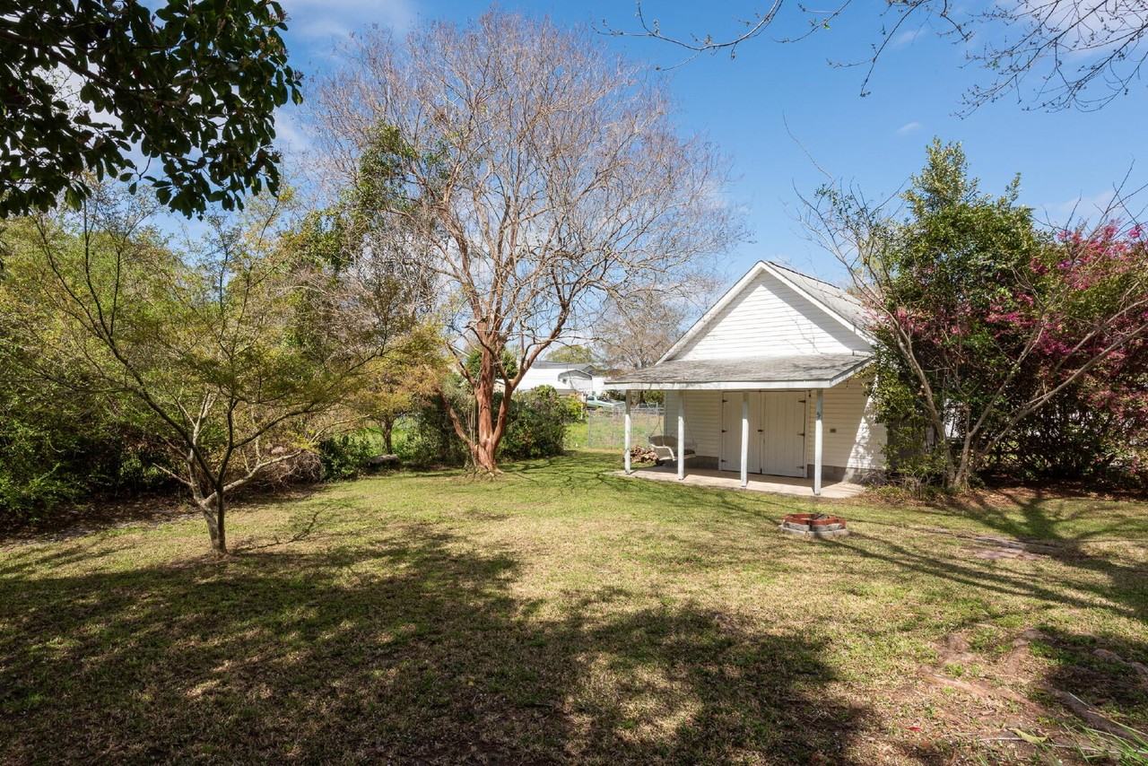 3309 Ashley Cir - Photo 3 of 17