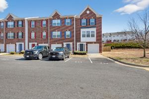 featured image of 211 Dundee Pl