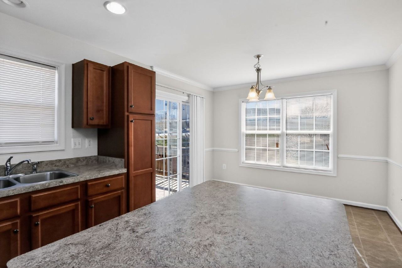 211 Dundee Pl - Photo 7 of 31