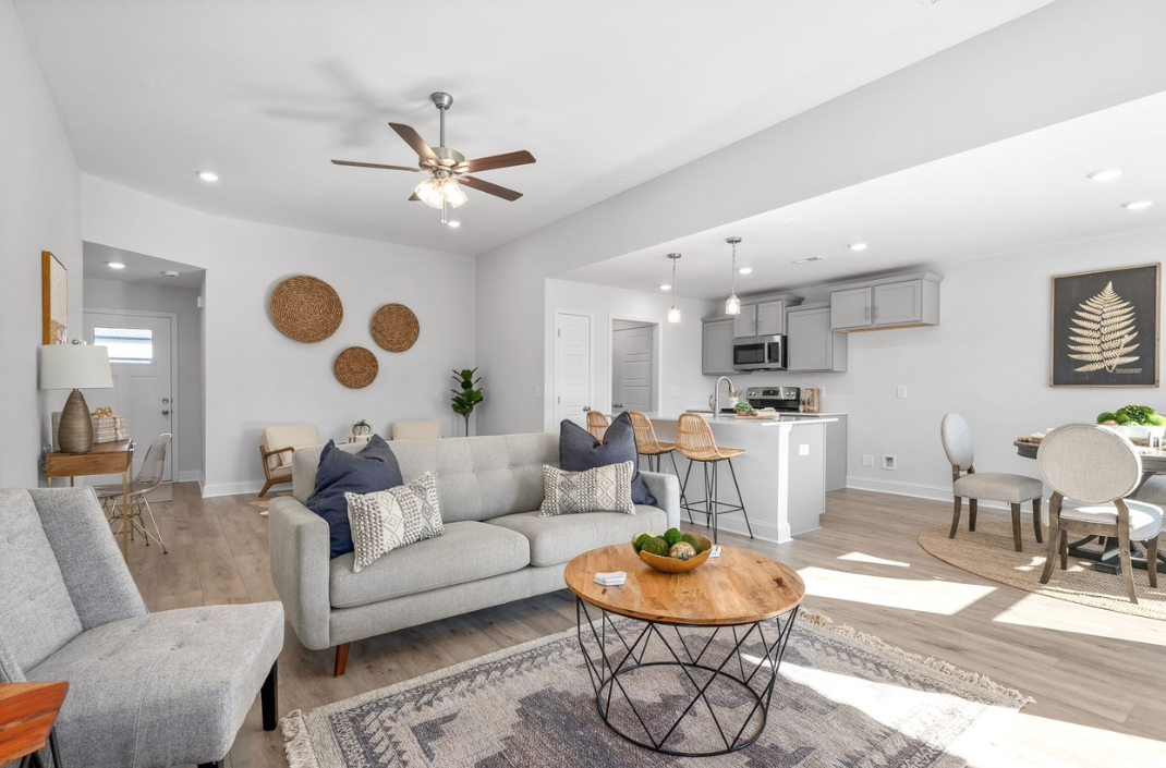 2118 Ireland Way - Photo 3 of 8