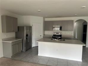 318 Montgomery Ct - Photo 2 of 9