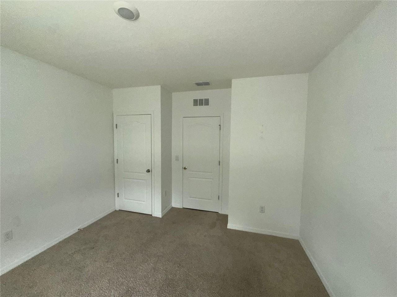 318 Montgomery Ct - Photo 4 of 9