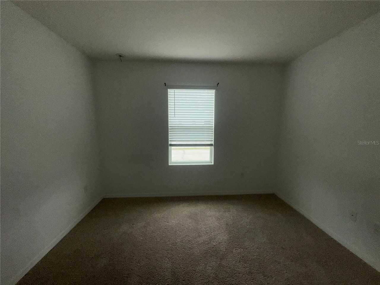 318 Montgomery Ct - Photo 6 of 9