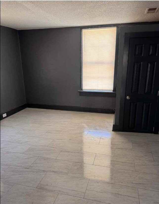 1026 Pearce St - Photo 3 of 7