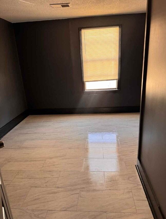 1026 Pearce St - Photo 5 of 7