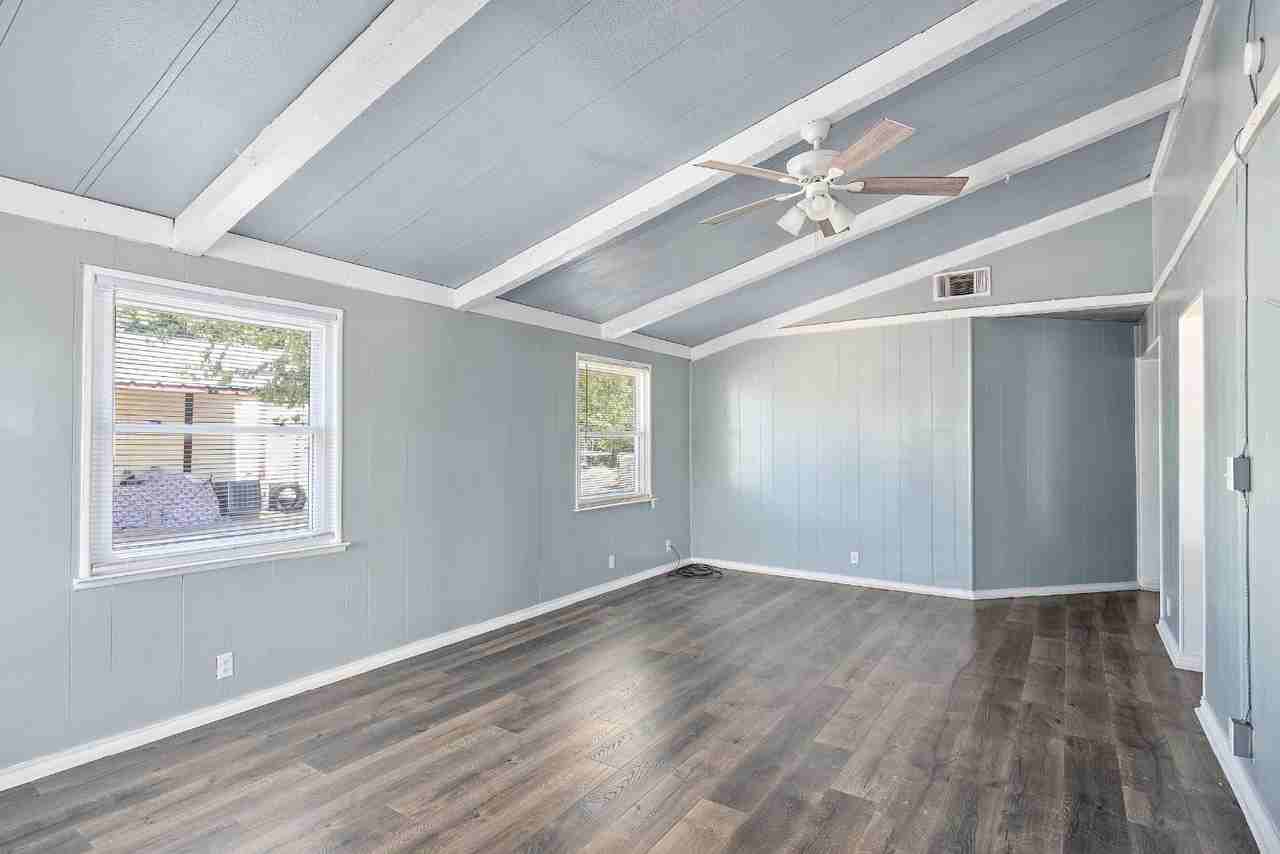 1505 Elyse Dr - Photo 4 of 11