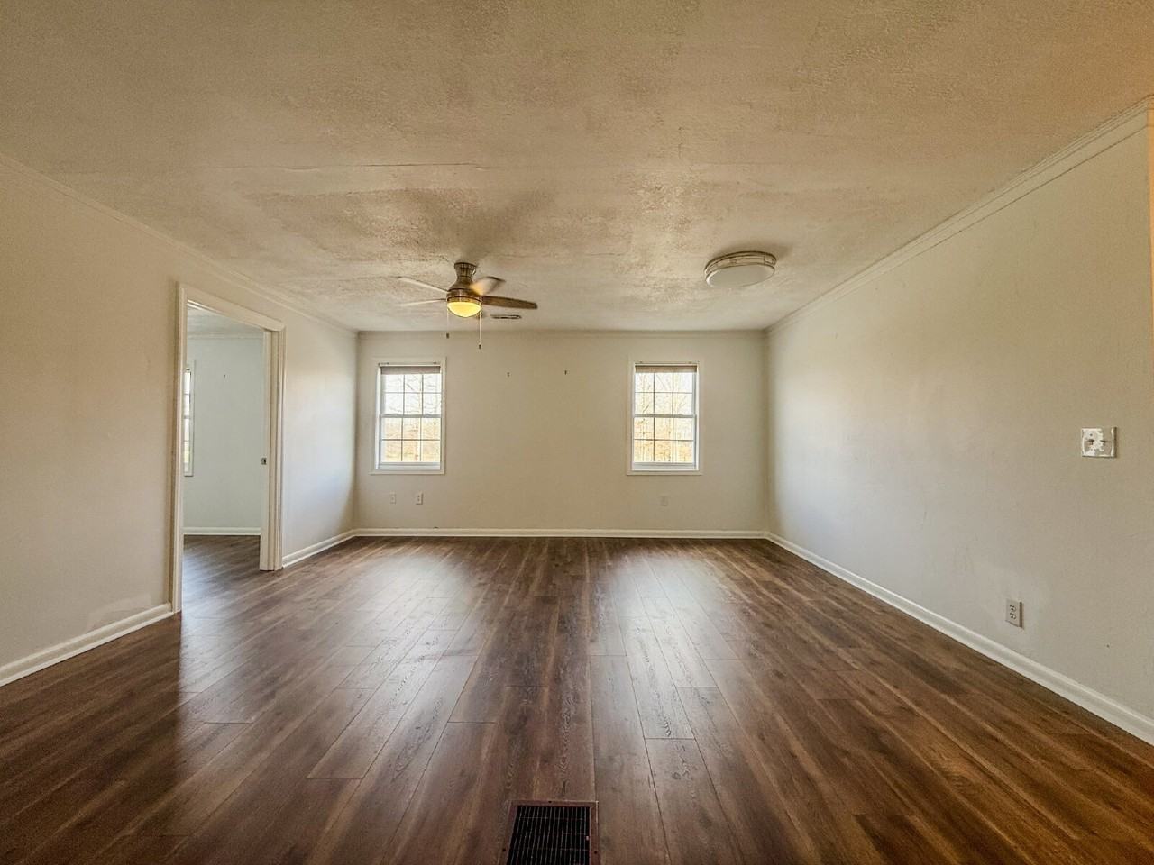 1026 Mission Acres Rd - Photo 5 of 10