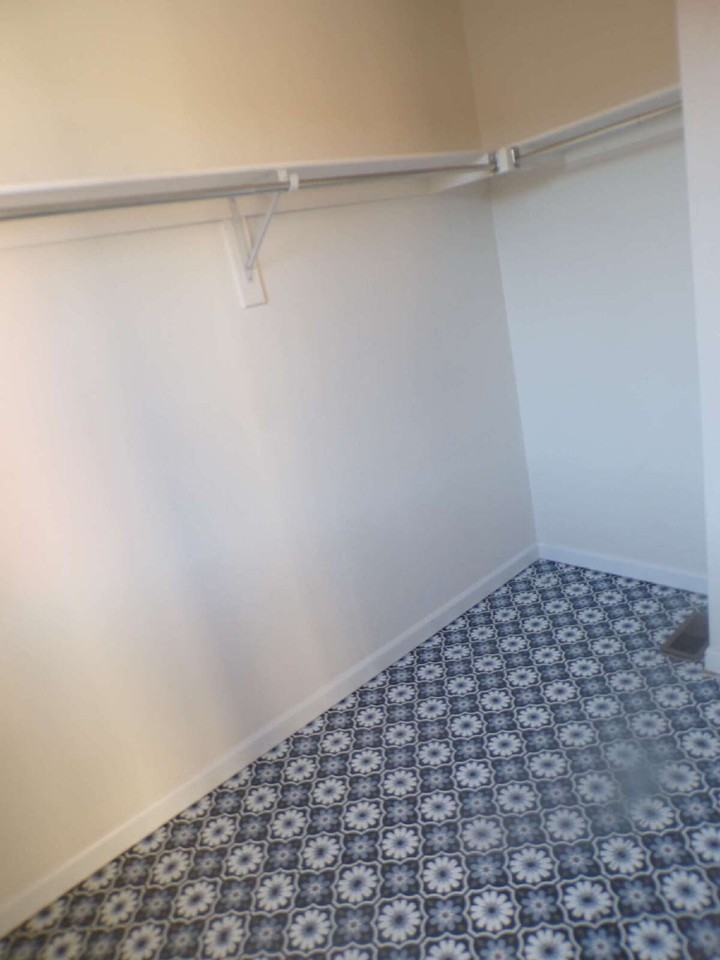 7027 W Virginia Ave - Photo 4 of 20