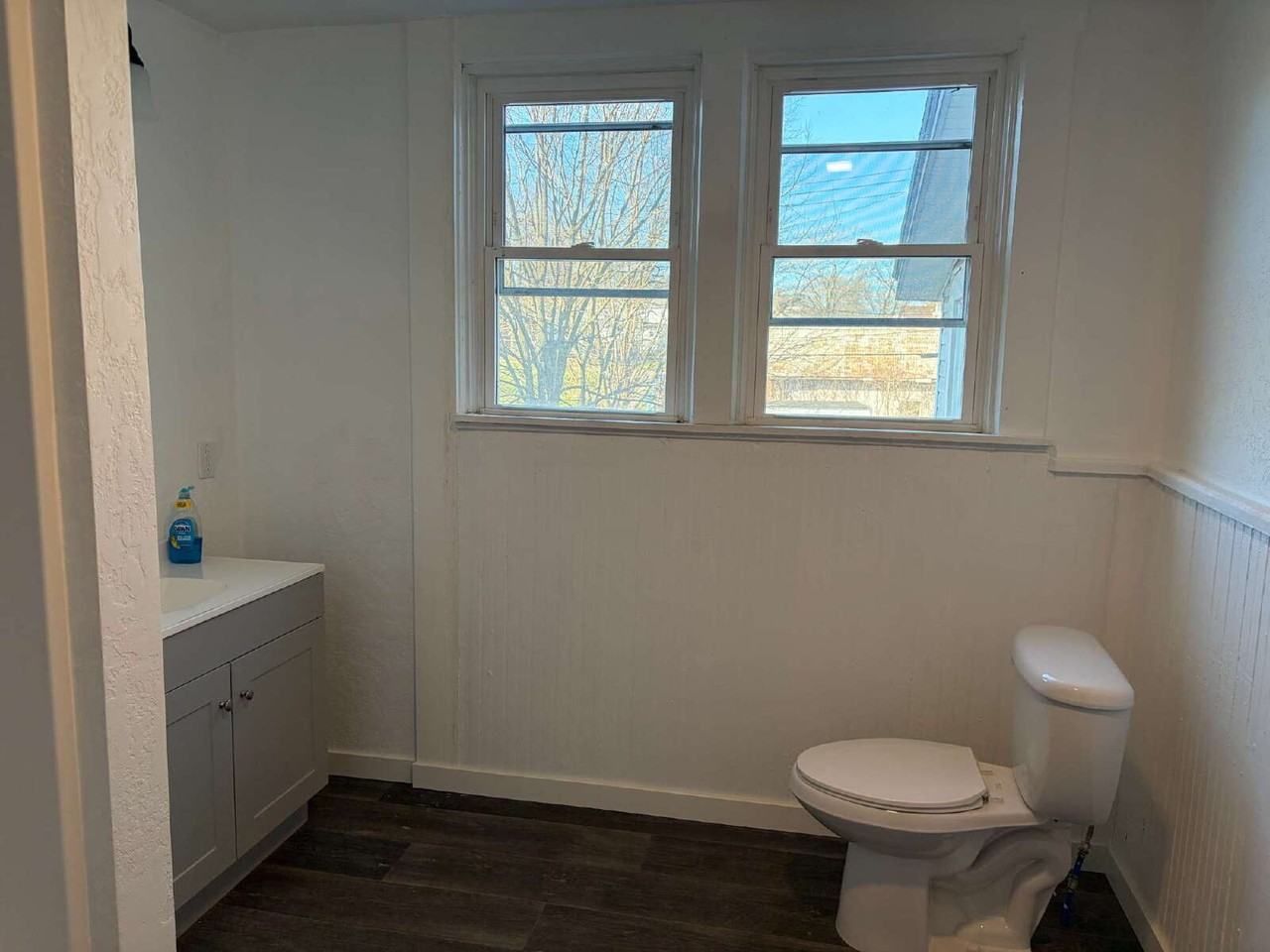 208 1/2 Forest St - Photo 4 of 11