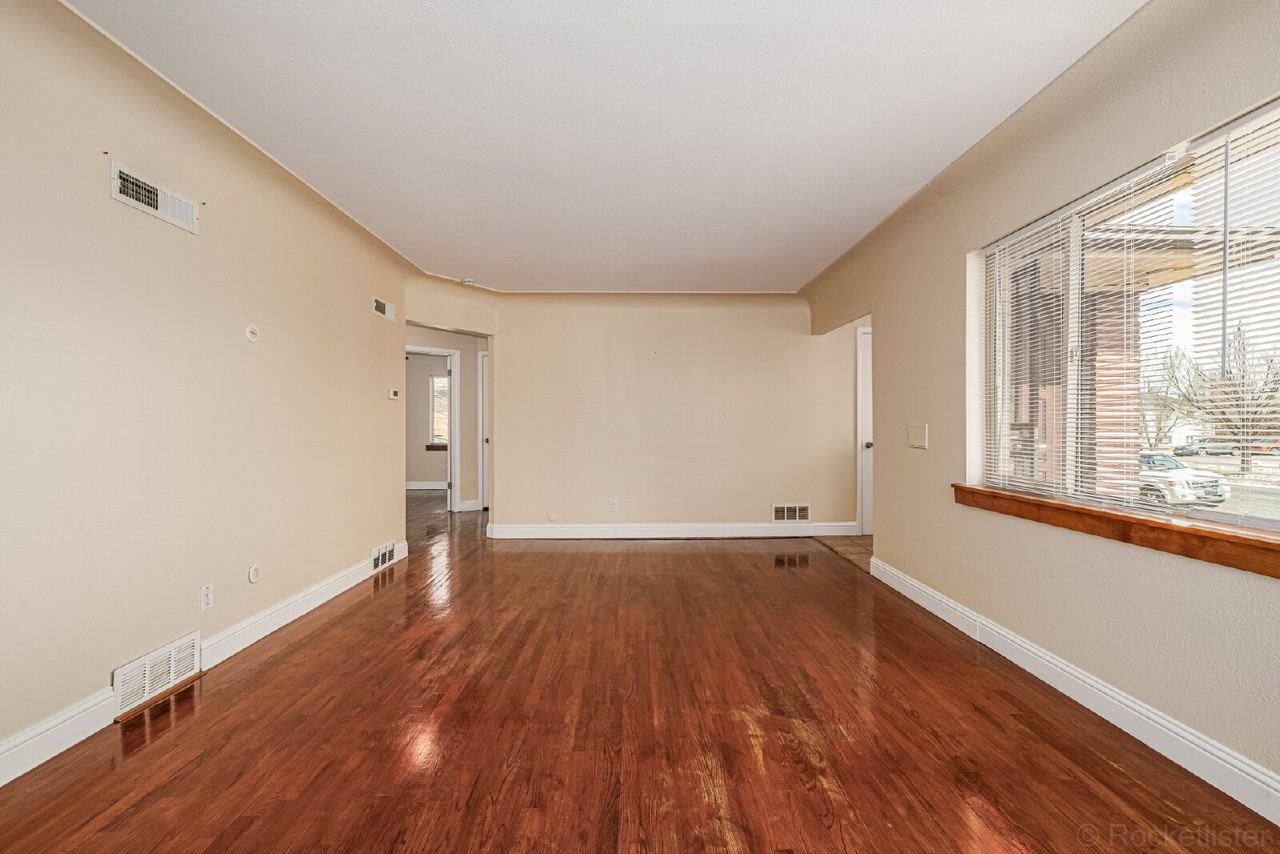 2391 Jamaica St - Photo 5 of 33