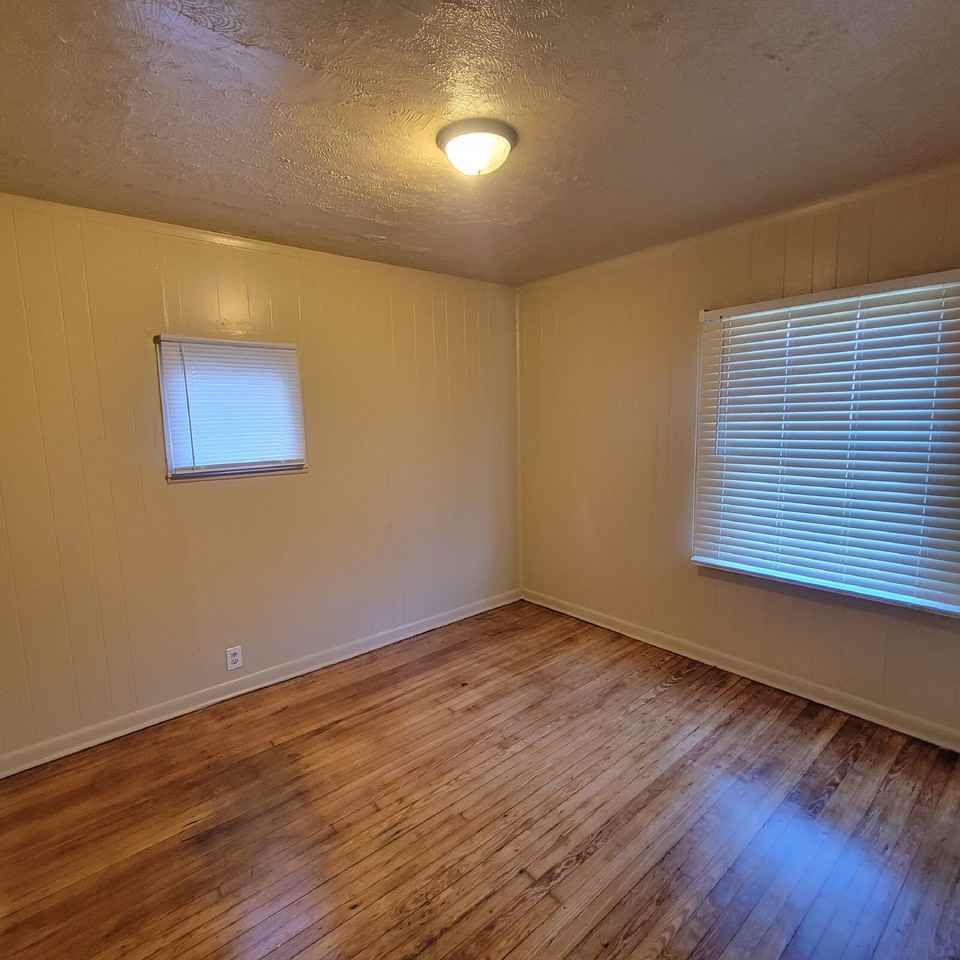 340 N Colorado Ave - Photo 3 of 7