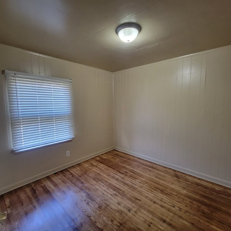 340 N Colorado Ave - Photo 4 of 7