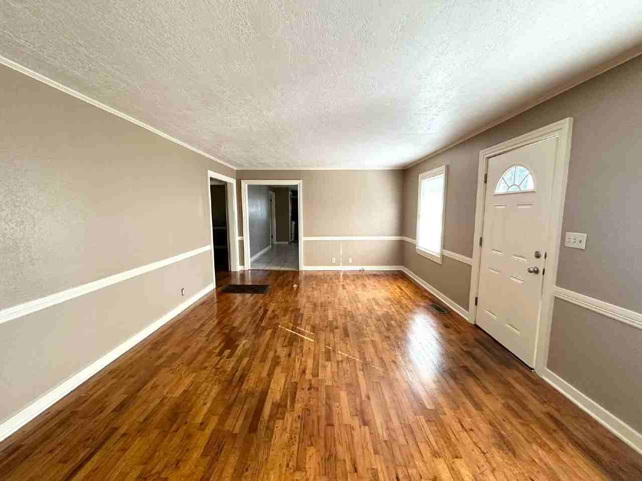 244 S Hollis Ave - Photo 5 of 15