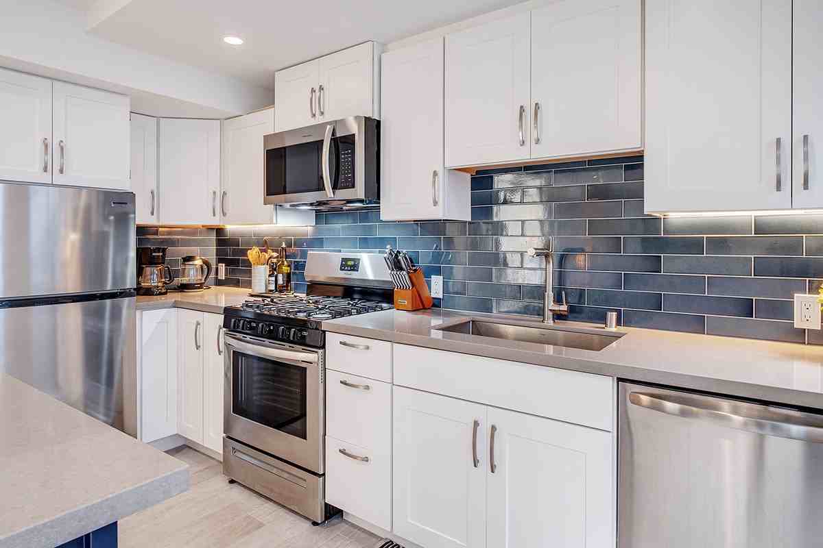 180 Cortland Ave #A - Photo 4 of 37