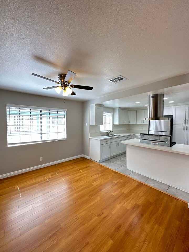 PECK - Photo 5 of 24