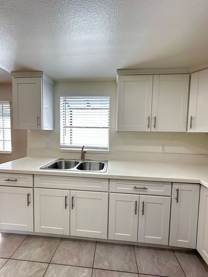 PECK - Photo 7 of 24