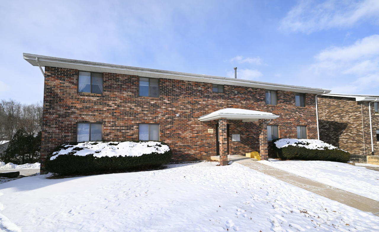 Hawkeye Apartments - Photo 3 of 7
