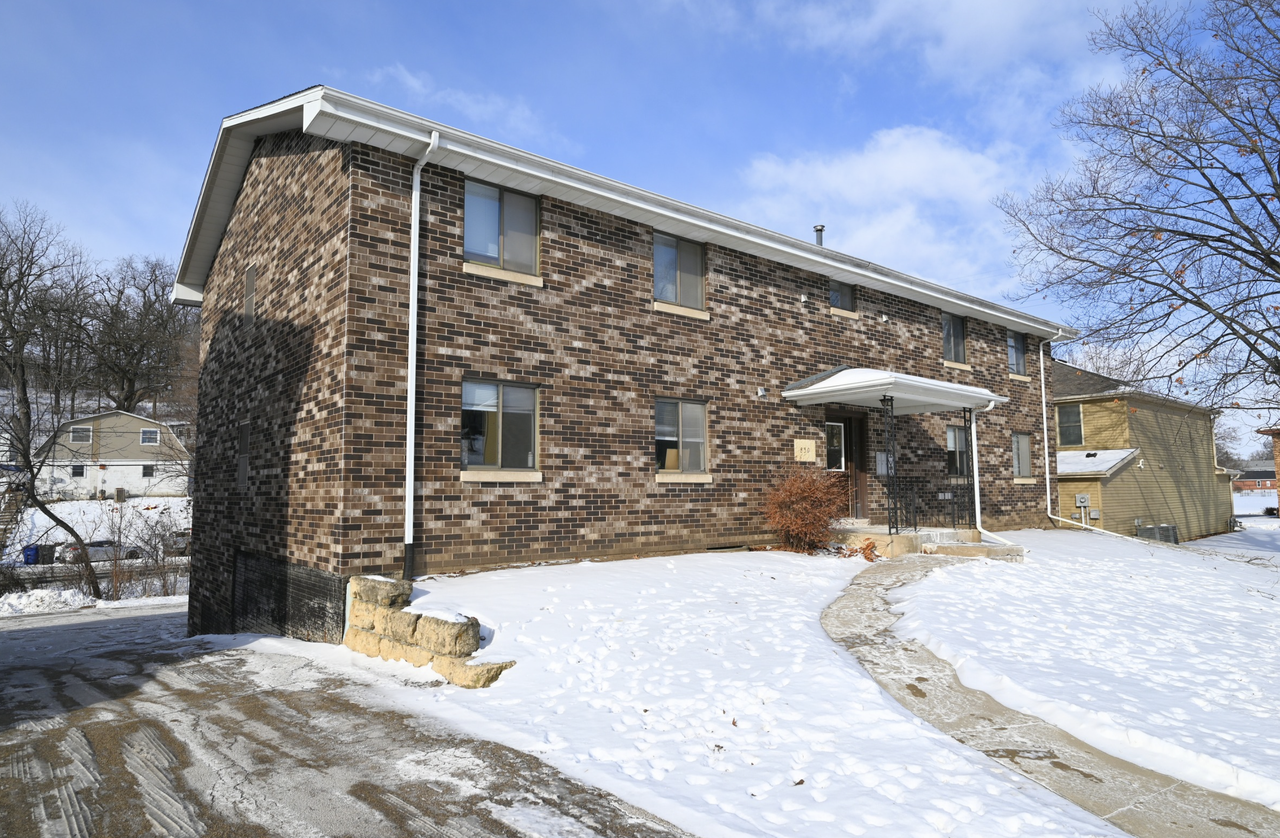 Hawkeye Apartments - Photo 5 of 7