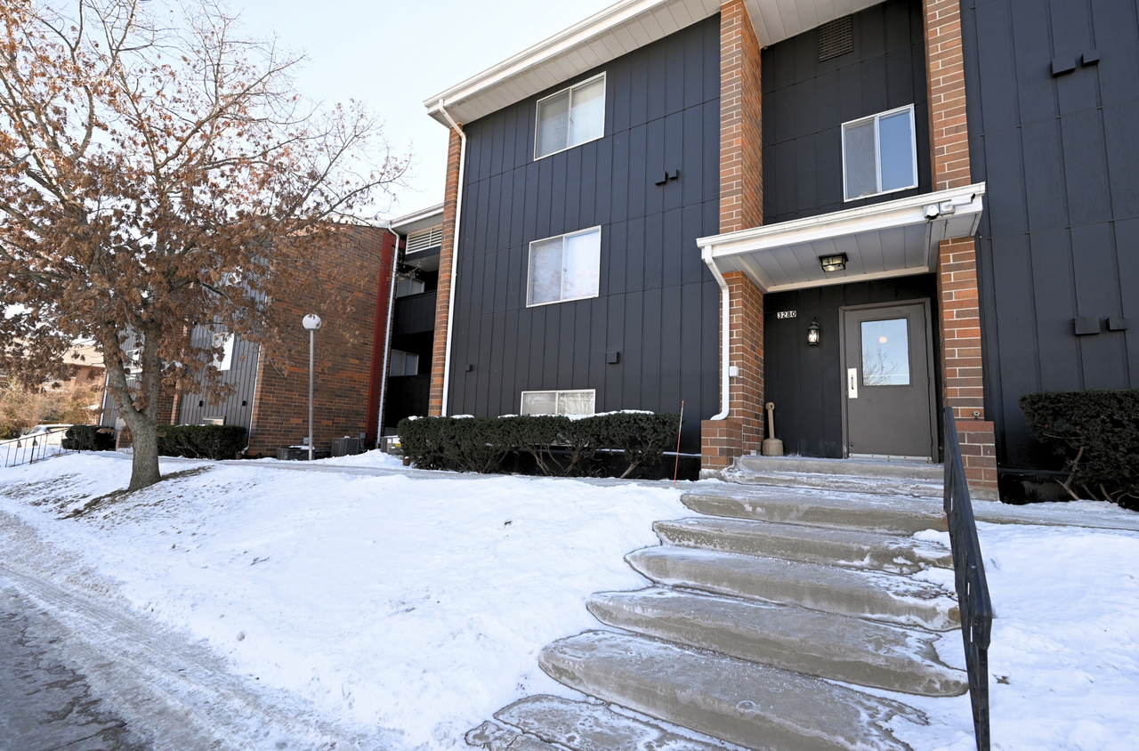 Raven Oaks Apartments - Photo 2 of 4