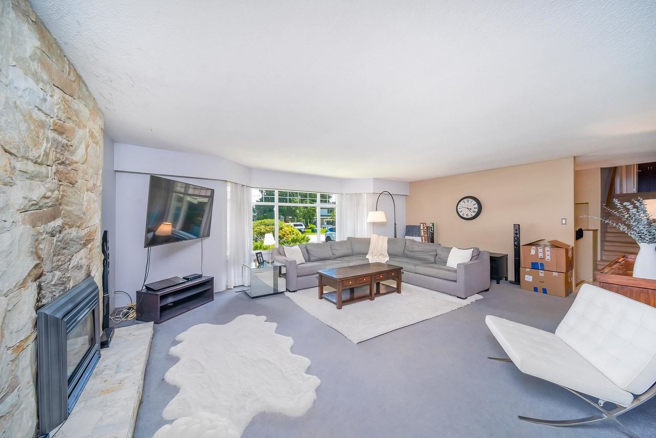 167 52A Street - Photo 4 of 26