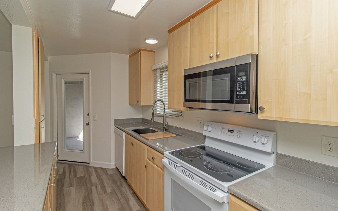 Adams Street Apartments - Photo 5 of 50