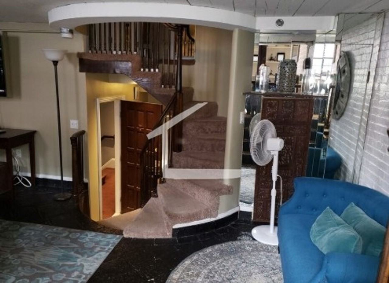 113 Beacon St - Photo 4 of 10