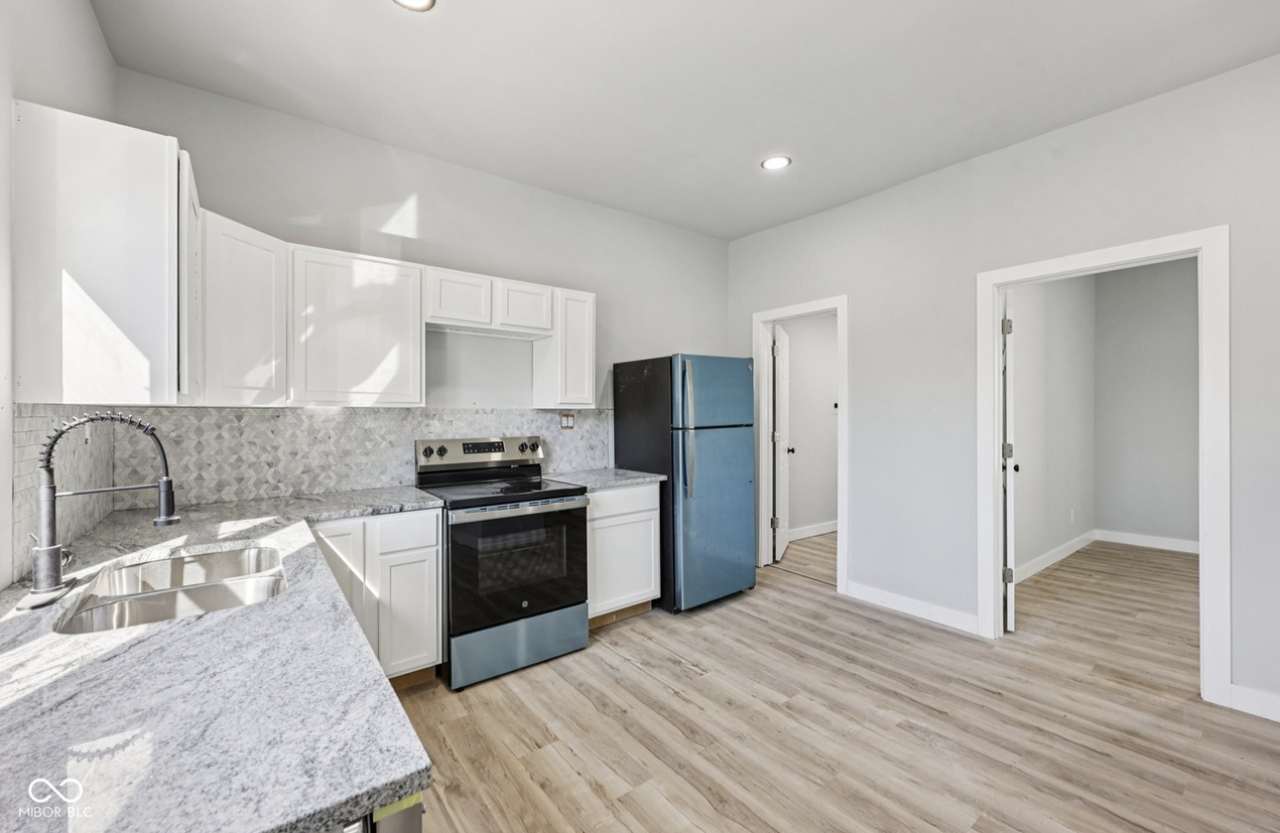 1712 E Maryland St #A - Photo 3 of 9