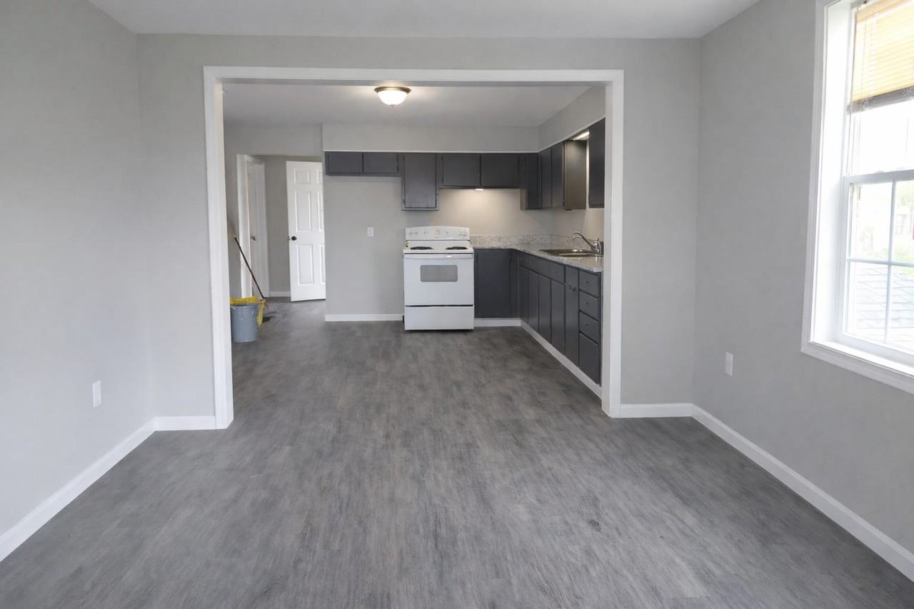 430 Westwood Dr - Photo 2 of 16