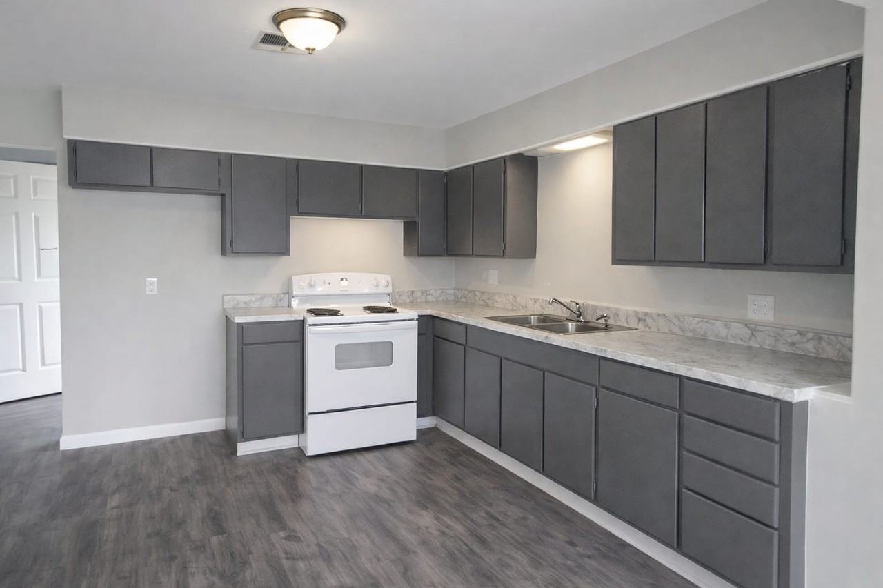 430 Westwood Dr - Photo 3 of 16