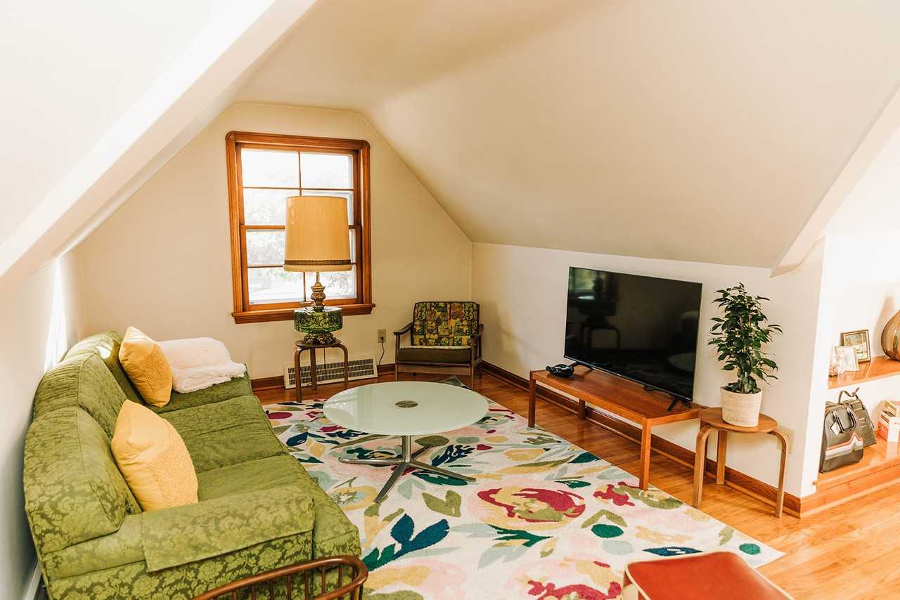 10516 Clifton Blvd #UP - Photo 2 of 13