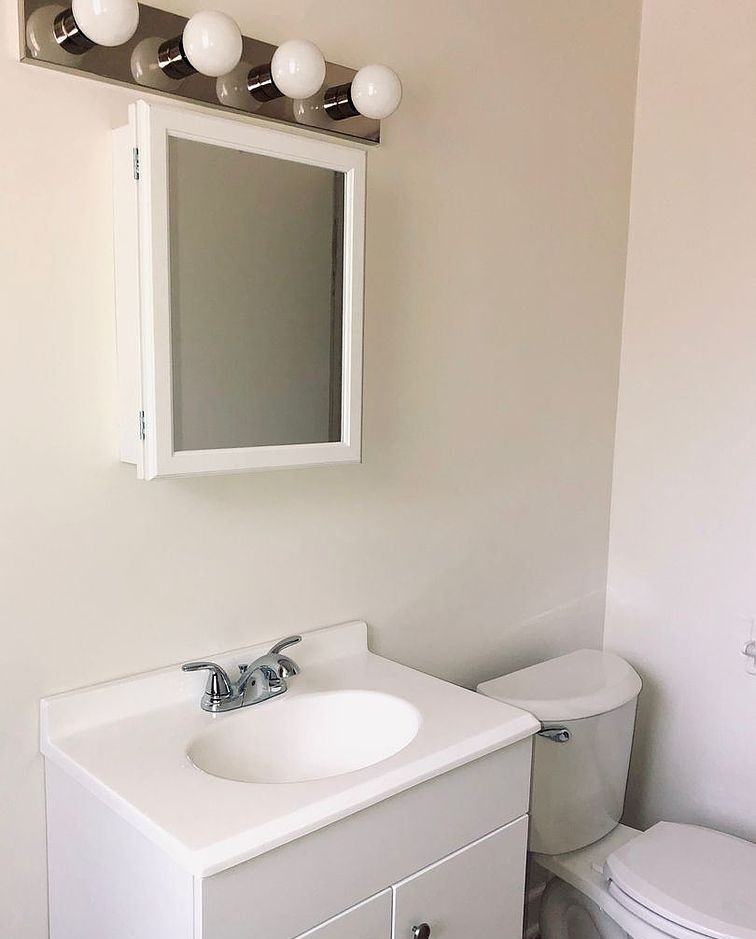 1036 E Division St #C - Photo 3 of 7