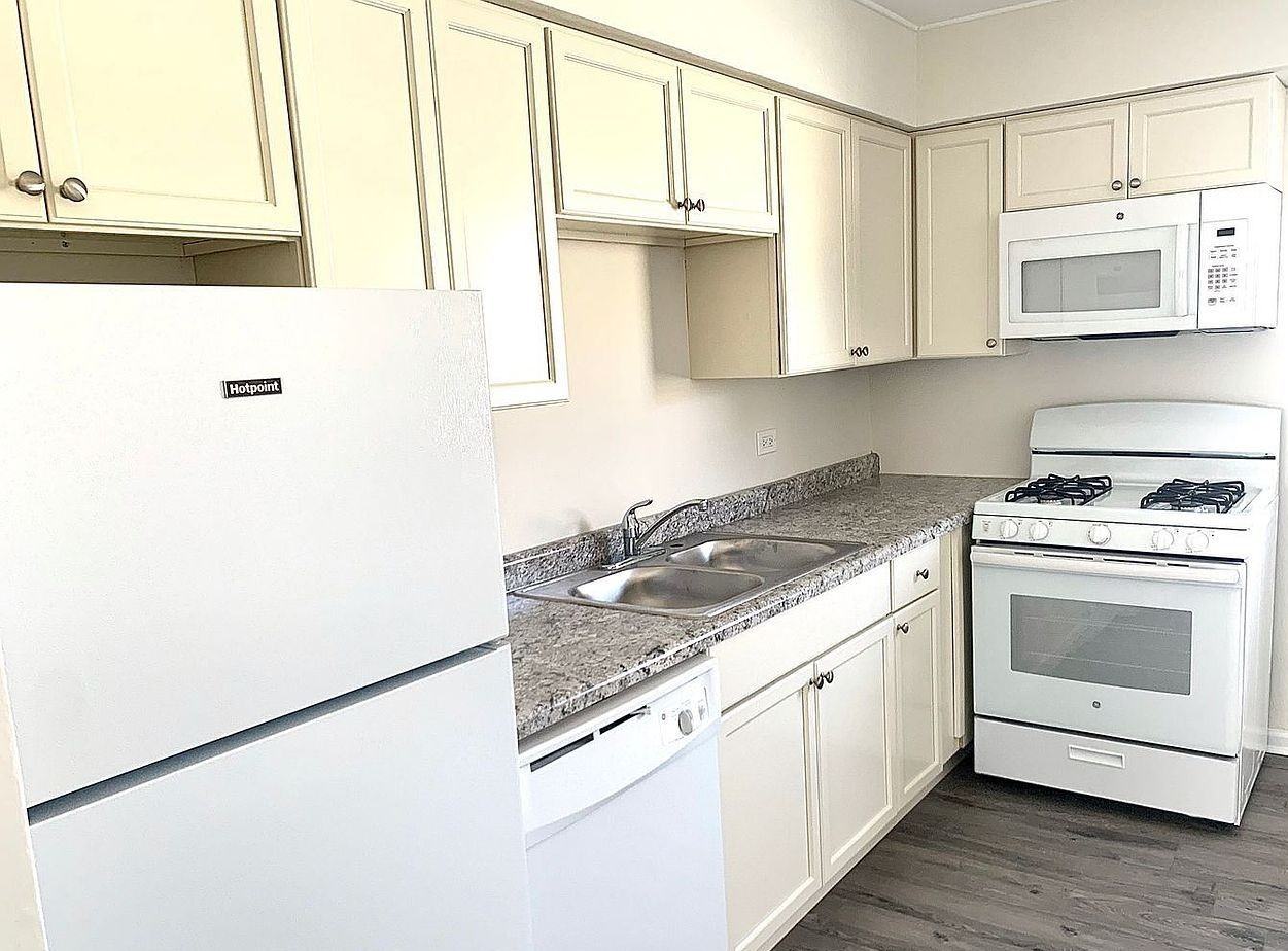 1036 E Division St #C - Photo 6 of 7