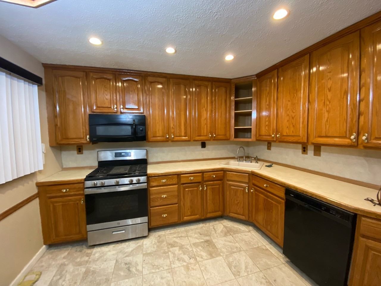 713 E Brookside Ln #713 - Photo 5 of 16