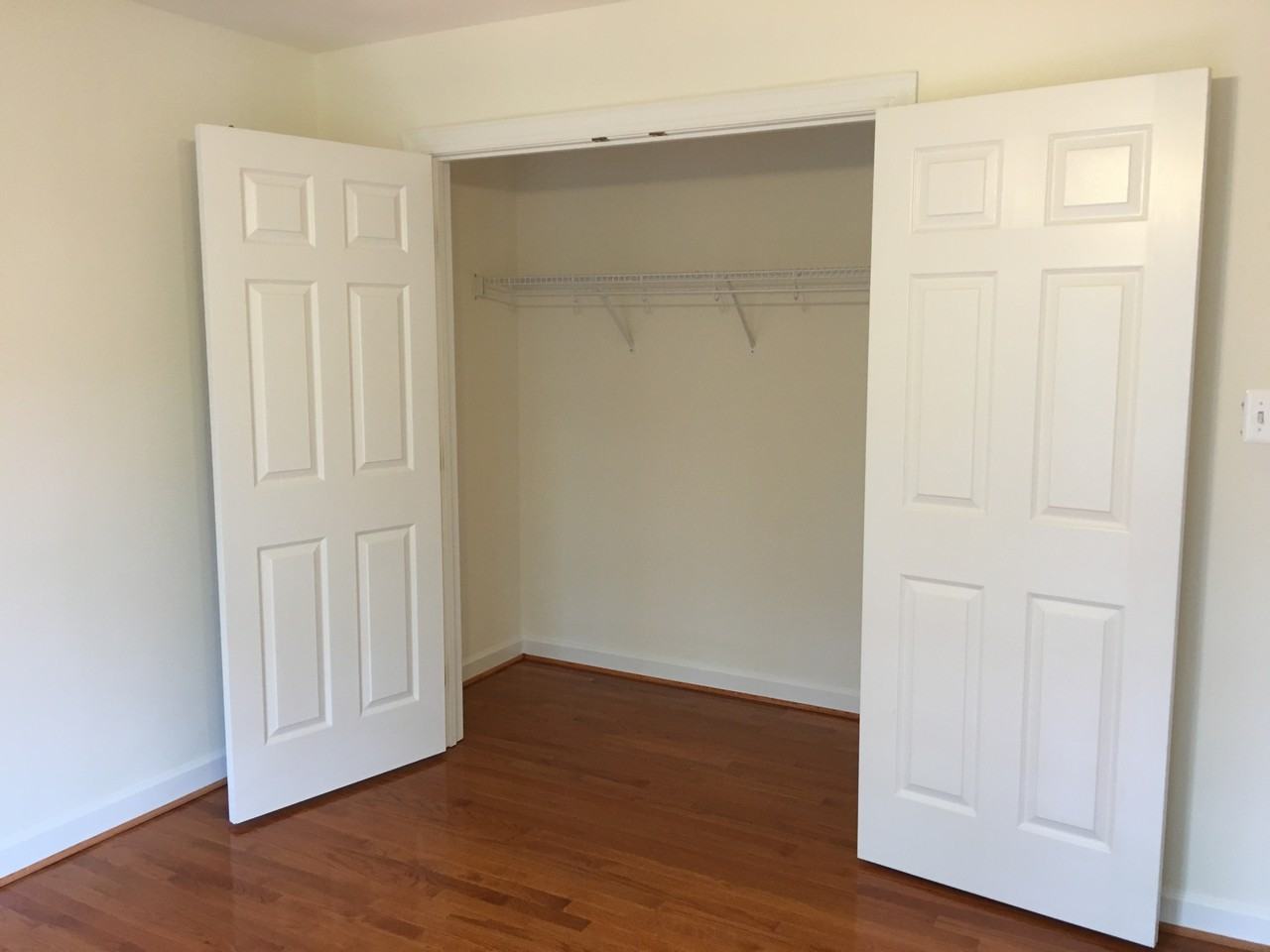 8520 Brenthill Ct - Photo 3 of 21