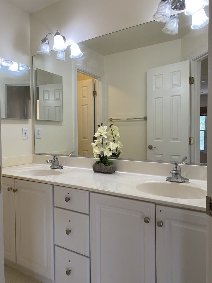 8520 Brenthill Ct - Photo 5 of 21