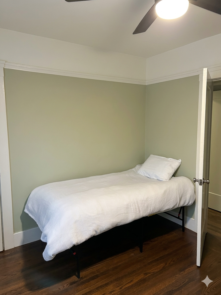 1546 Spruce St - Photo 5 of 7