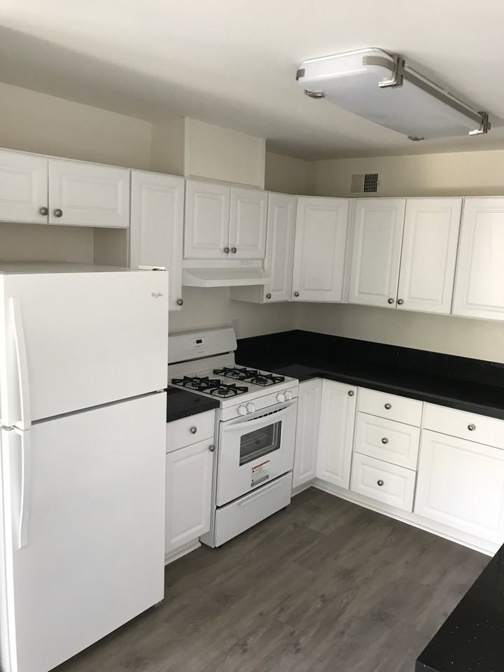 1014 W Huntington Dr #16 - Photo 5 of 50