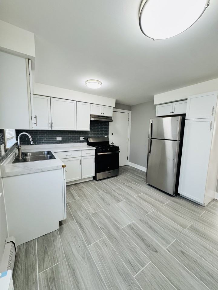 14015 S Stewart Ave #2W - Photo 7 of 11