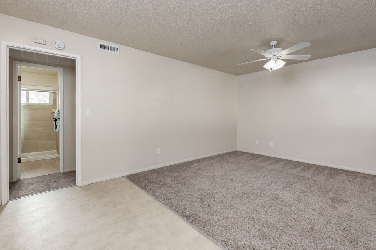 Walnut Tree Manor - Photo 3 of 50