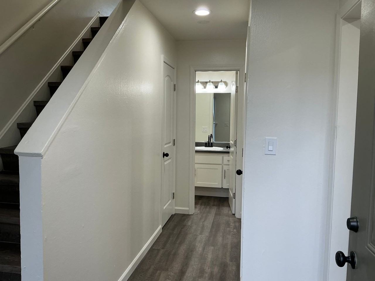 Country Squire Apartments - Photo 5 of 38