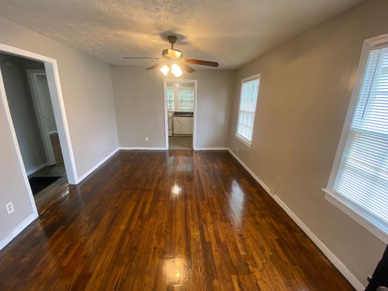1117 33rd St - Photo 2 of 12