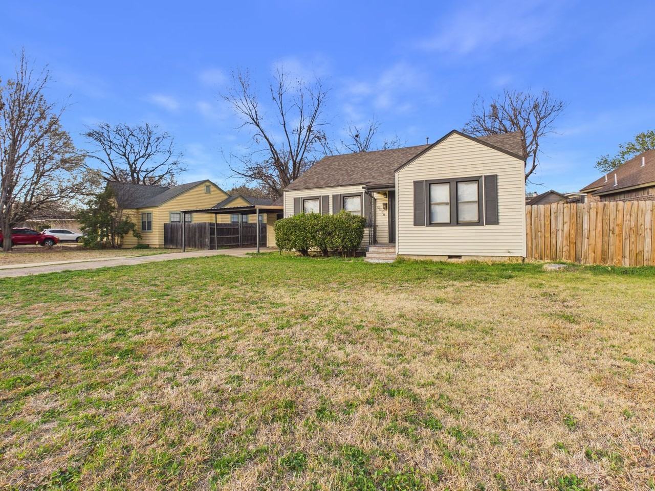 1307 Nw Maple Ave - Photo 2 of 24