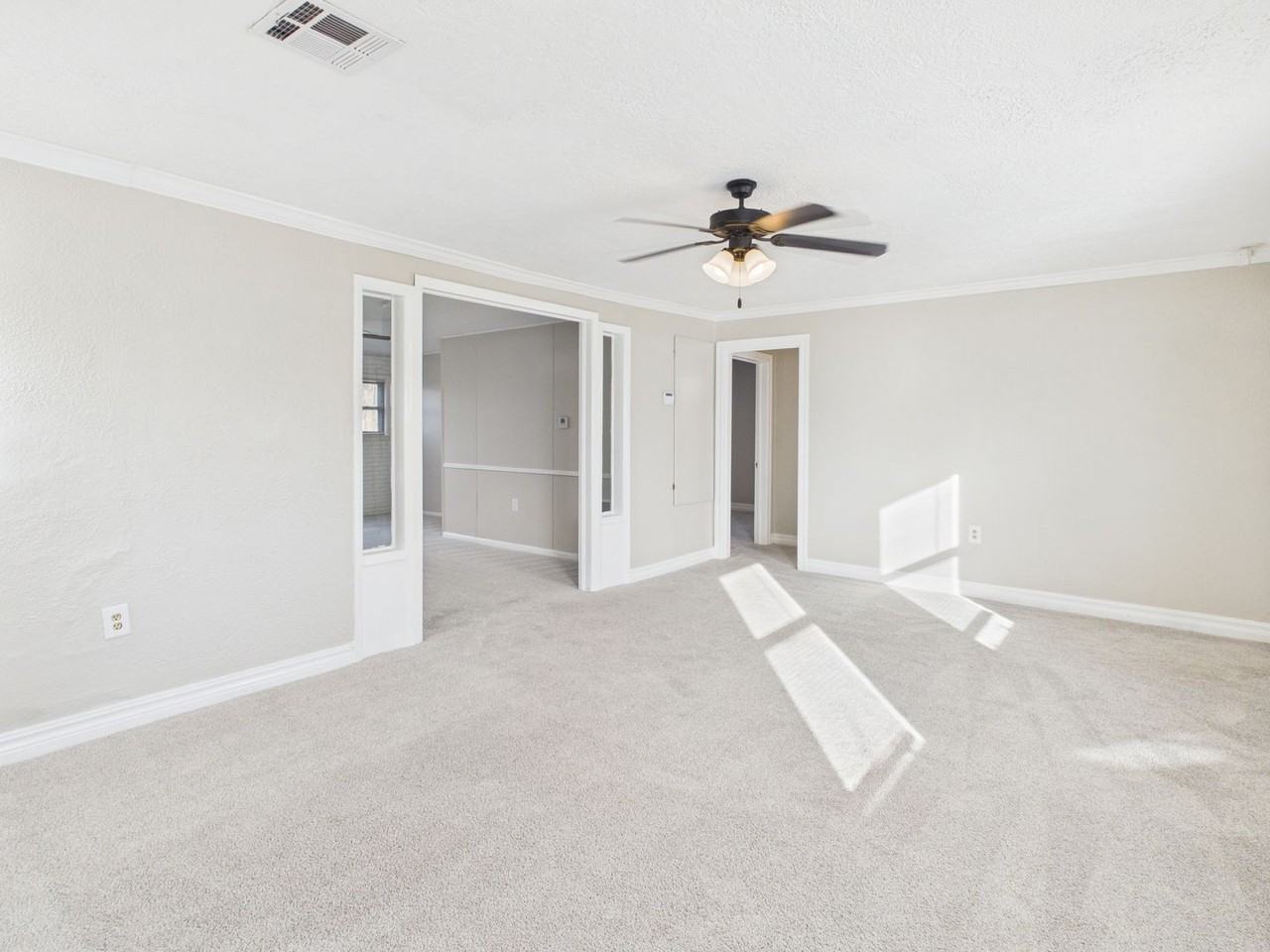 1307 Nw Maple Ave - Photo 5 of 24