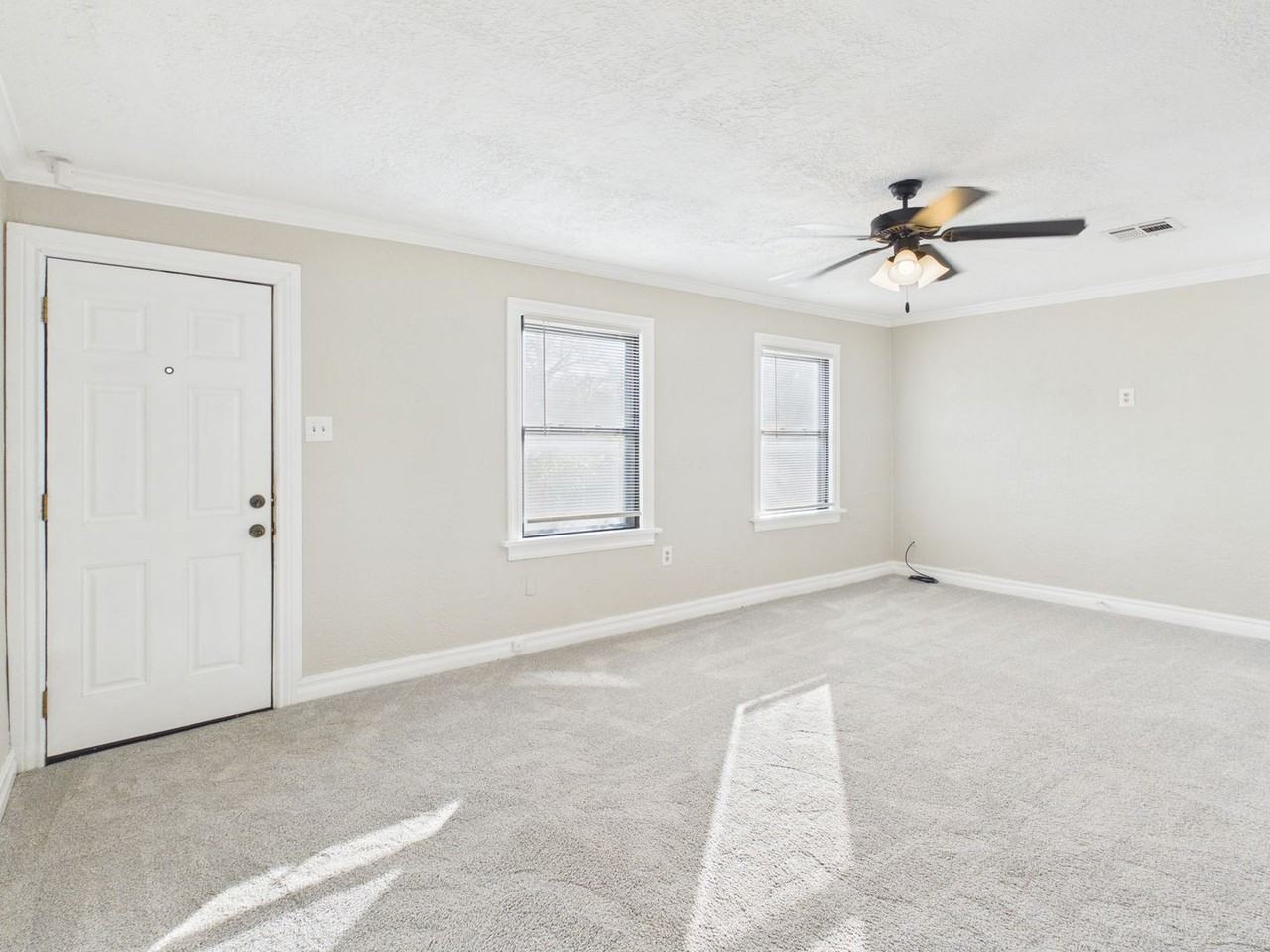 1307 Nw Maple Ave - Photo 6 of 24