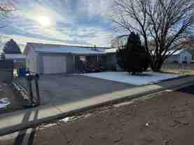 421 Summit Dr - Photo 1 of 1