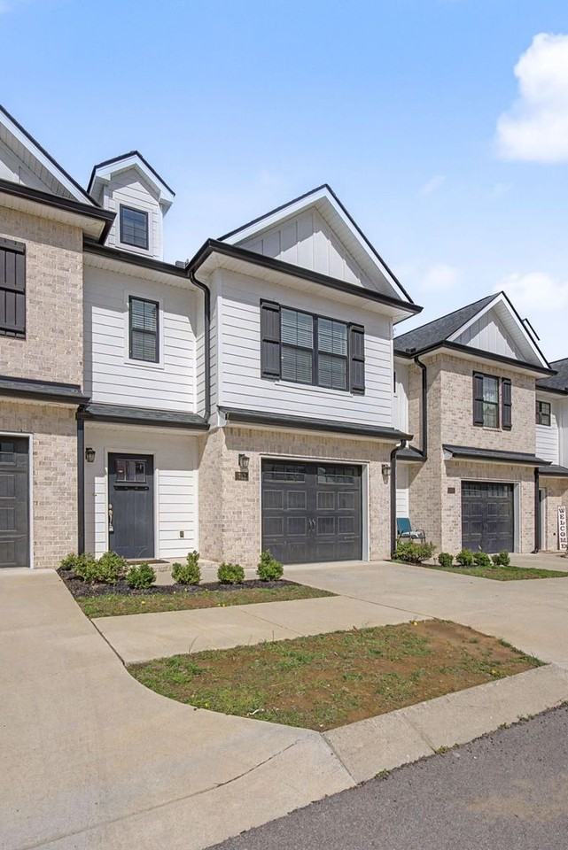 713 Hollie Way - Photo 2 of 26