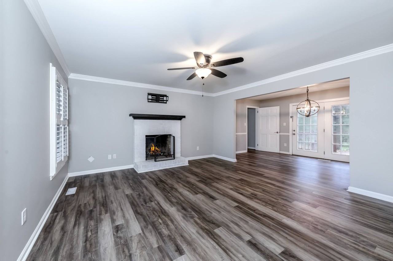100 Greenwood Dr - Photo 3 of 16
